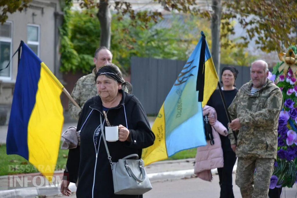 Кілія схилила коліно перед загиблим на Миколаївщині командиром безпілотних авіакомплексів Павлом Каранягою