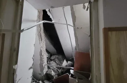 Пошкоджені приміщення податкової служби в Миколаєві після нічної російської атаки