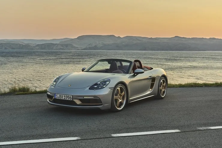 Автомобиль Porsche 718 Boxster