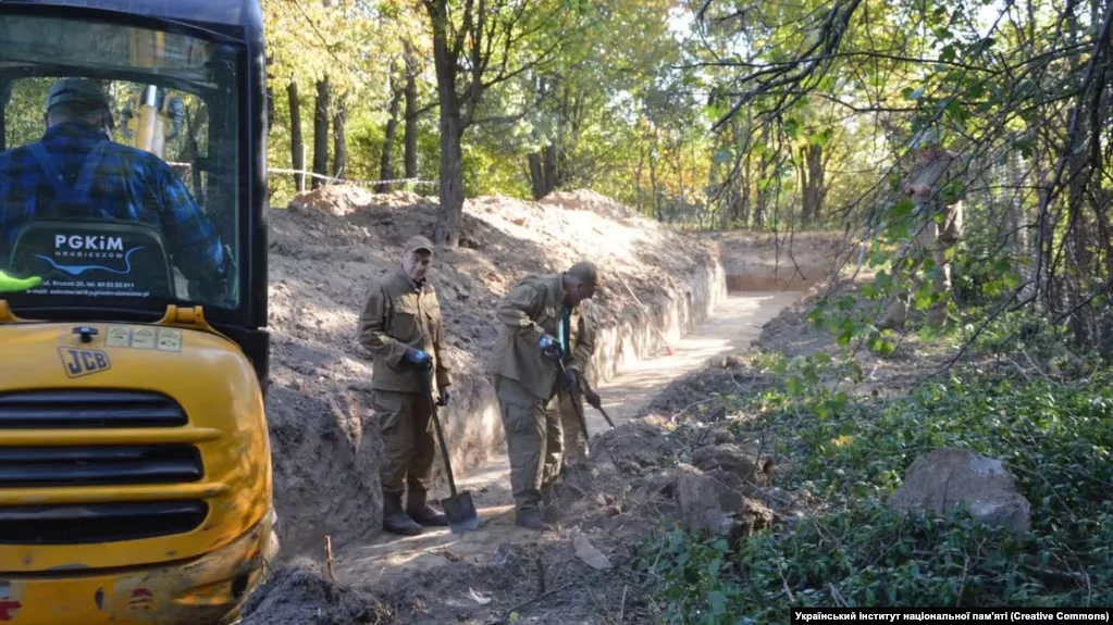 Завершено перший етап пошуку у селі Ласків у Польщі, де поляки вбили більше 300 українців. Для пошуків в Сагрині, де вбили більше 600, дозволу не дають (ФОТО)