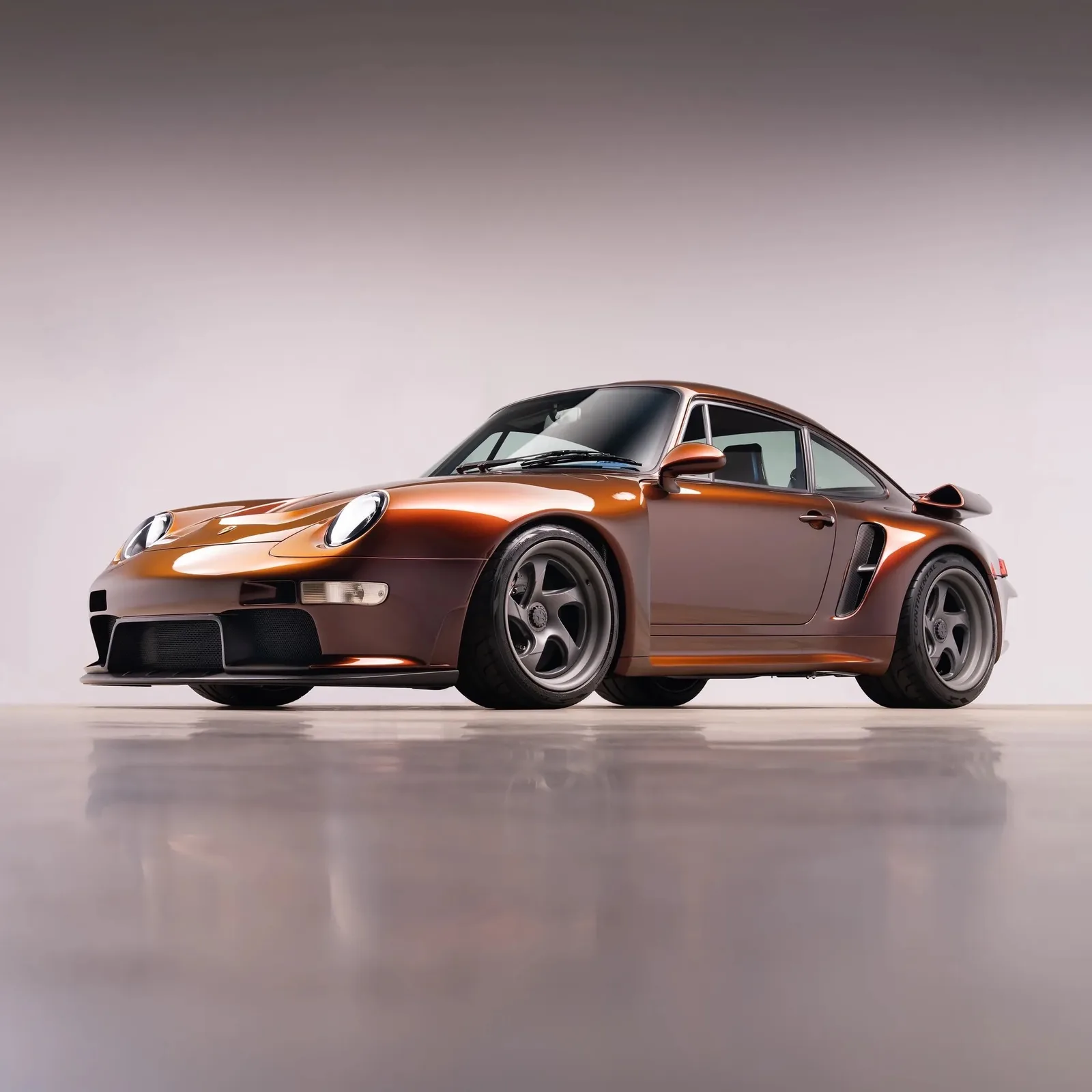 862 л.с. и задний привод: Guntherwerks представила рестомод Porsche 993 Turbo тиражом 75 машин