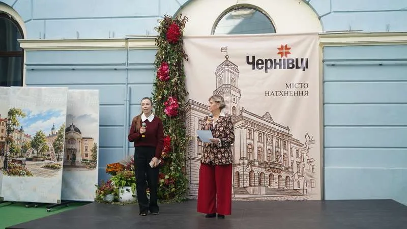 Що відбувається у центрі Чернівців зараз: фоторепортаж з Дня міста