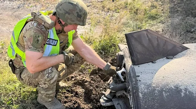 Вибухотехніки поліції Києва та сапери ДСНС успішно вилучили балістичну ракету із нездетонованою бойовою частиною