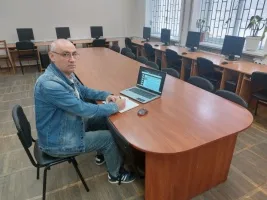 «Треба повертати їх до життя»: ветеран із Кропивницького безкоштовно вчиться на психолога, щоб допомагати побратимам