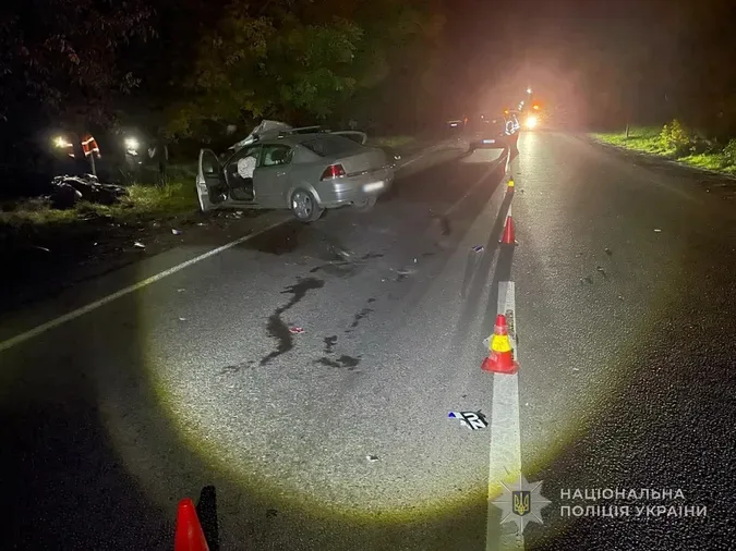 Під Луцьком сталася смертельна аварія: водій Opel на смерть збив 19-річного мотоцикліста (фото)