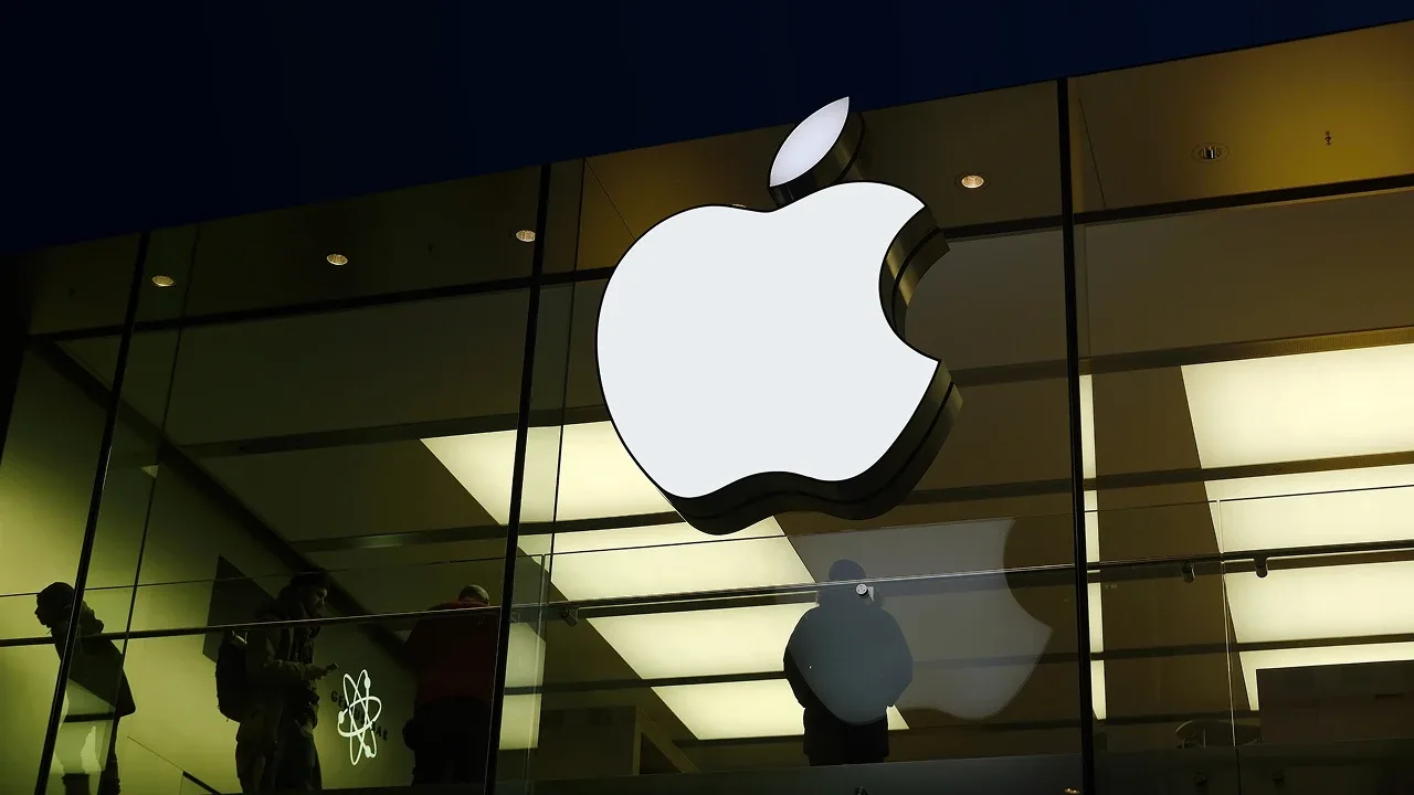 Apple готує значно легший MacBook Pro з OLED-дисплеєм і сенсорним екраном