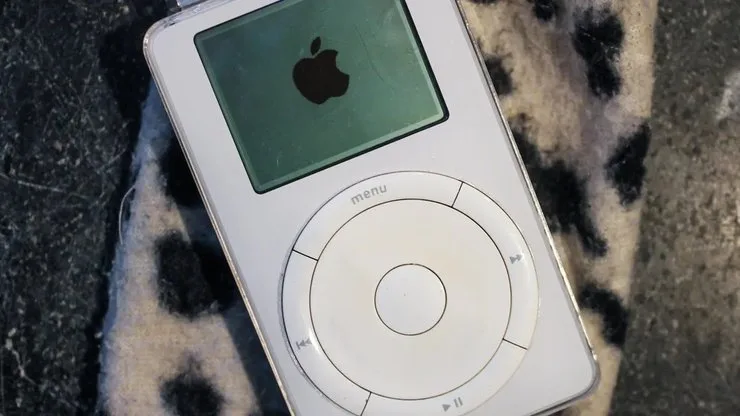 первый ipod 2001 года