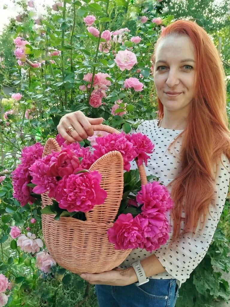 Запорізька майстриня Альона Мельник, яка розвиває власну справу з виготовлення плетених виробів.