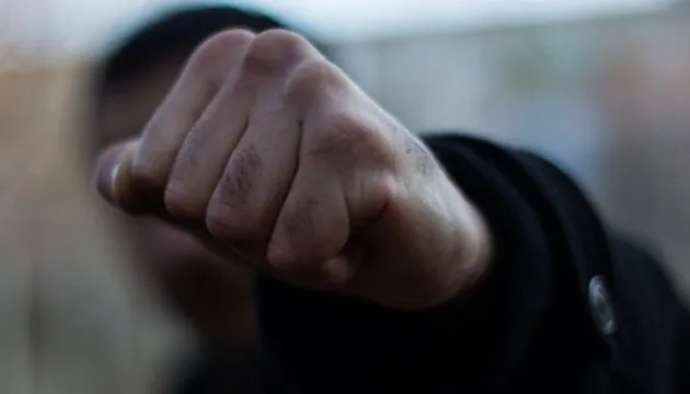 В Одеській області діти-сироти зазнали знущань та побиття у прийомній родині