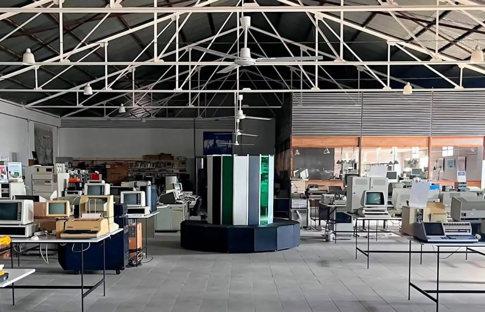 Испанский музей собрал суперкомпьютер Cray-1 из 30 старых Mac mini