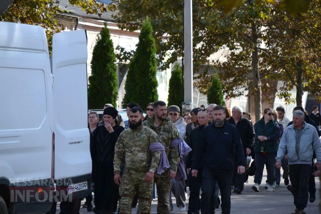 Кілія схилила коліно перед загиблим на Миколаївщині командиром безпілотних авіакомплексів Павлом Каранягою
