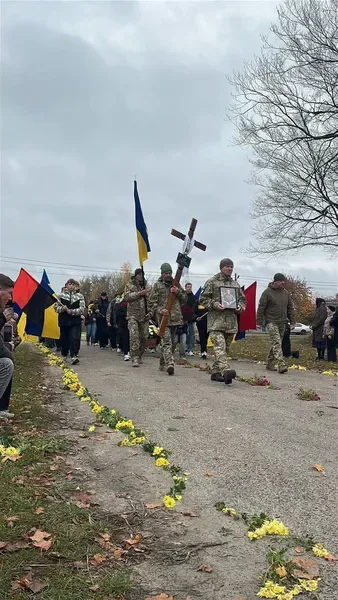 Помер від важкого поранення: на Волині попрощалися з Героєм Романом Лисюком (фото)