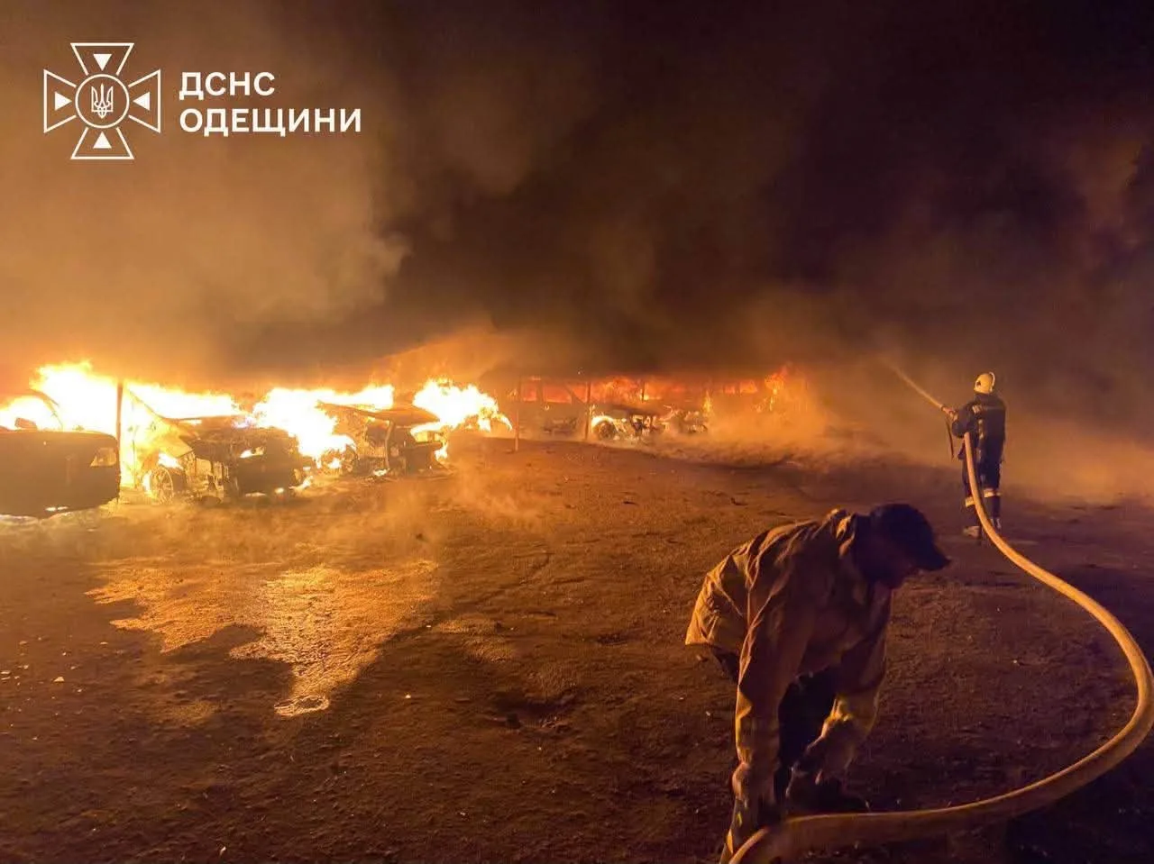 На Одещині внаслідок ворожої атаки спалахнула автостоянка та постраждав притулок для тварин