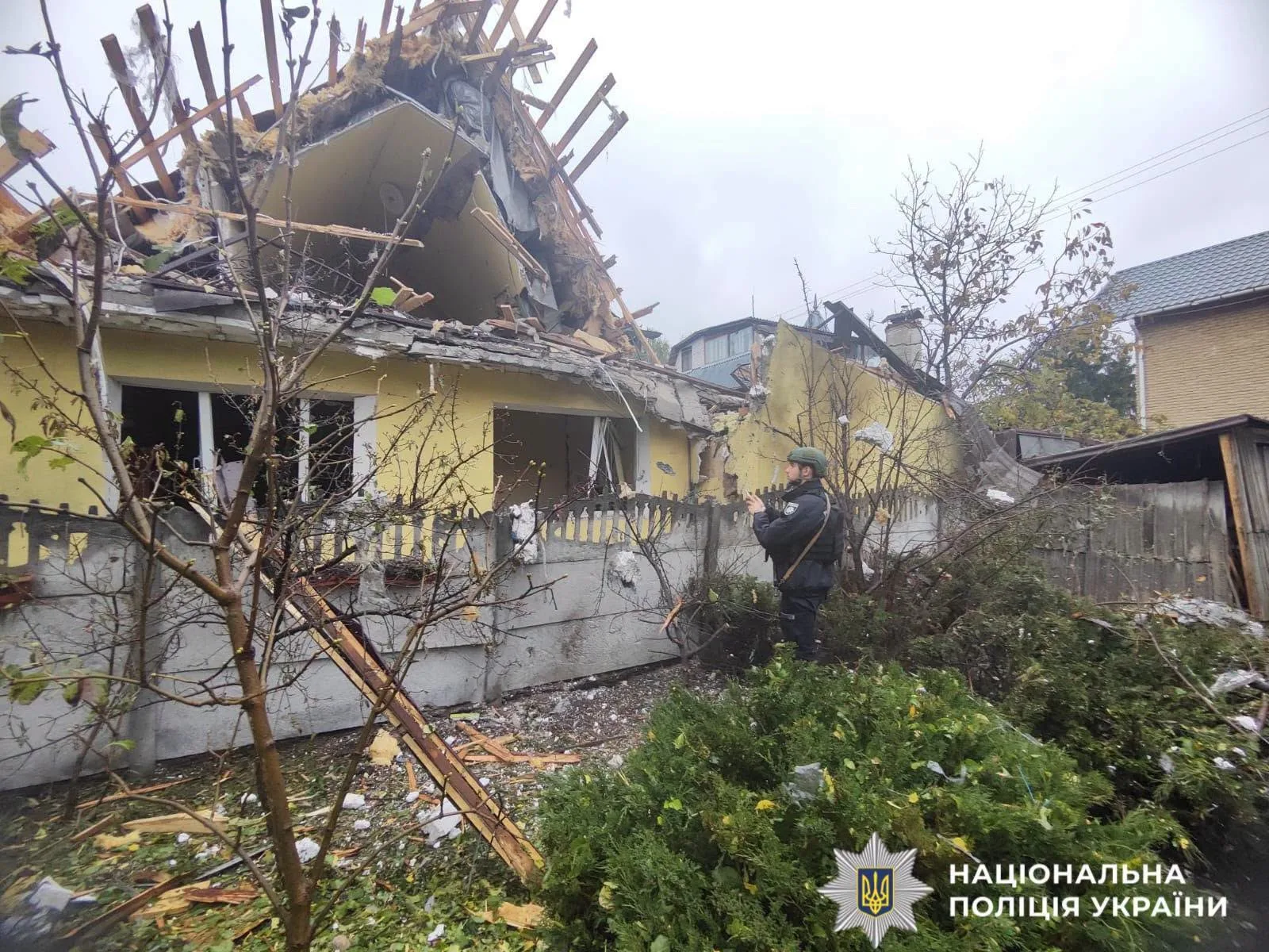 На Київщині кількість жертв російської атаки збільшилась до чотирьох, ще 27 мешканців травмувались (фото, відео)