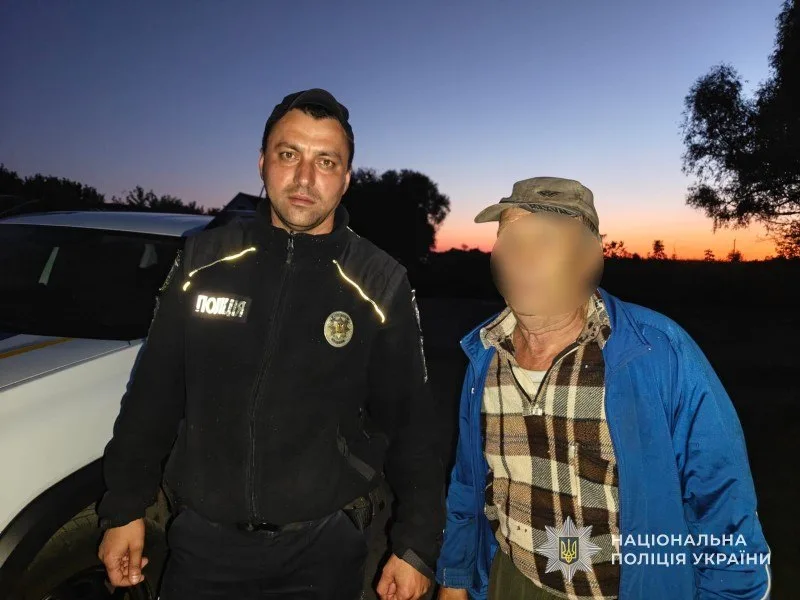 Поліцейські Конотопщини розшукали чоловіка, який заблукав у лісі