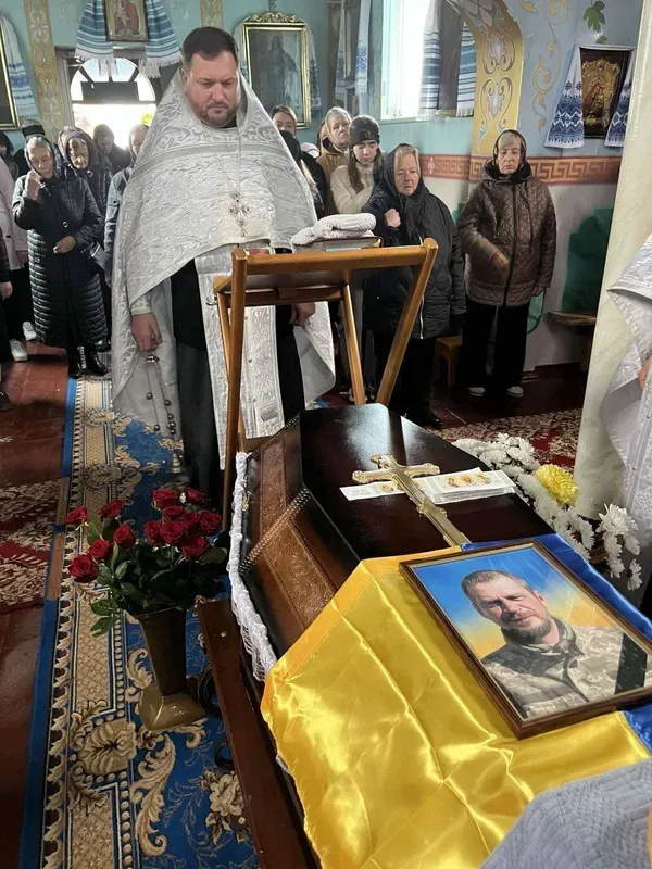Майже рік вважався зниклим: на Волині попрощалися з воїном Анатолієм Ленартовичем (фото)