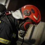 У Стрию рятувальники відчинили квартиру жінки похилого віку та передали її медикам