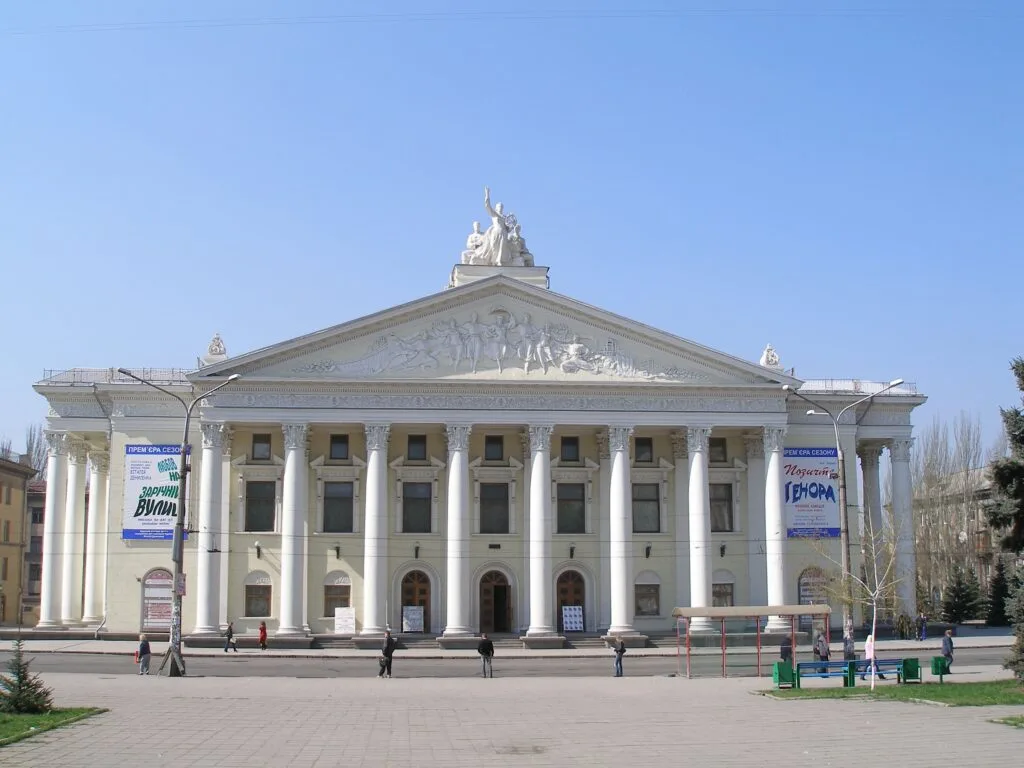 Куди піти в Запоріжжі восени: театр Магара