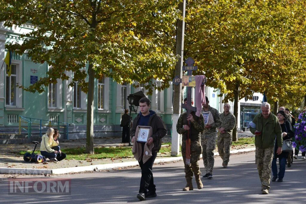 Кілія схилила коліно перед загиблим на Миколаївщині командиром безпілотних авіакомплексів Павлом Каранягою