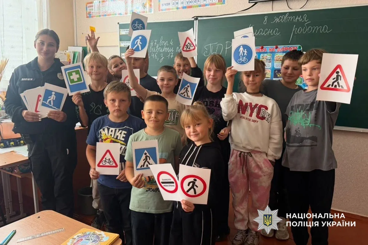 Безпека на дорозі: поліцейські нагадали школярам правила дорожнього руху