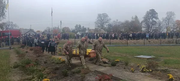 Життя обірвав ворожий дрон: на Волині &nbsp;попрощалися з воїном Віталієм Левчиком (фото)