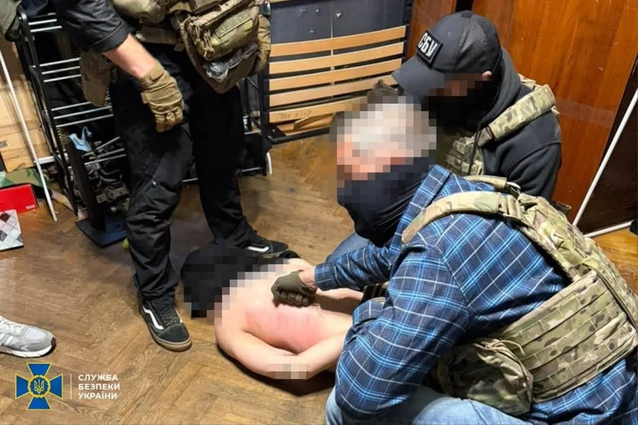 У Києві затримали засновника ТГ-каналу, який закликав до терактів та надавав інструкції з виготовлення вибухівки (фото)