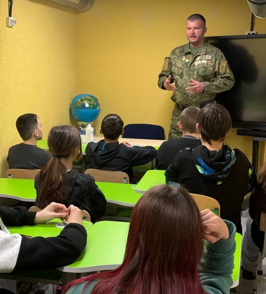 За півтора року Данило Качура провів близько 250 зустрічей зі школярами.
