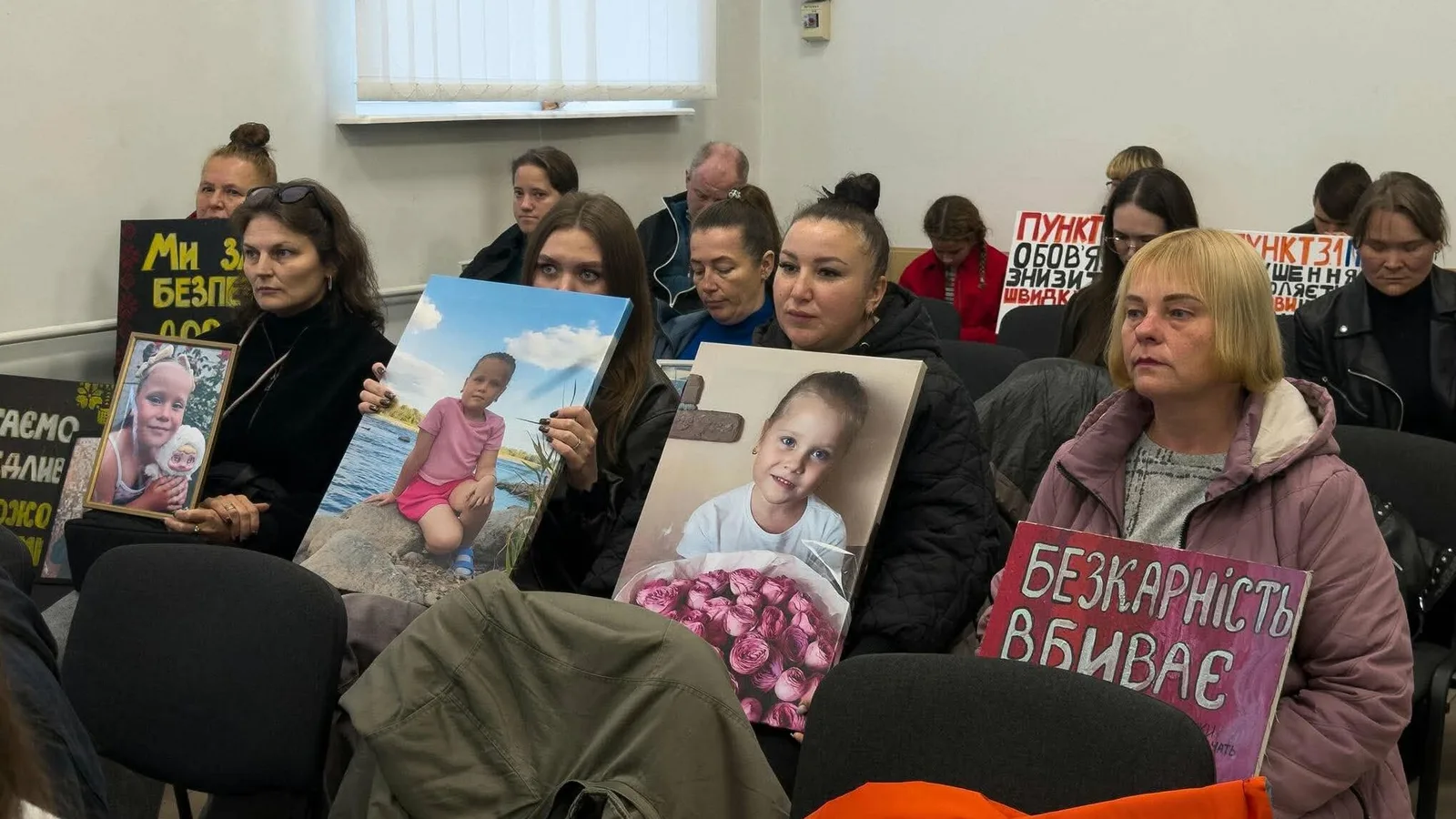 Вирок експоліцейській, яка збила на смерть дитину в Прилуках, залишили без змін (Фото)