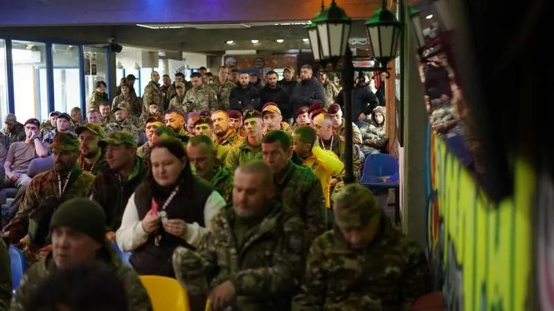 (ФОТО) Понад сотня учасників: у Чернівцях зафіксували рекорд України з масового забігу військових і ветеранів