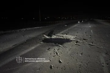 Росіяни атакували один з мостів у Запоріжжі, через пошкодження рух мостом перекритий, є постраждалі