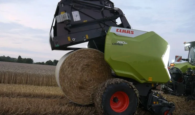 Claas відзначила 30-річчя рулонних прес-підбирачів Variant