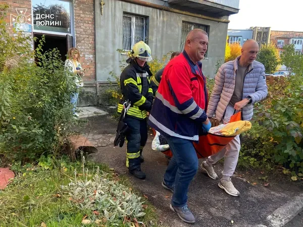 Два виклики за вечір: у Луцьку та Нововолинську рятували літніх жінок (фото)