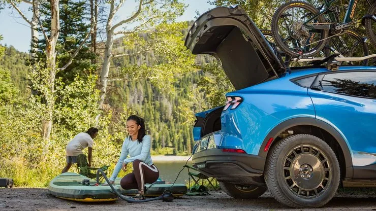 Автомобиль Ford Mustang Mach-E Trail 2027 года