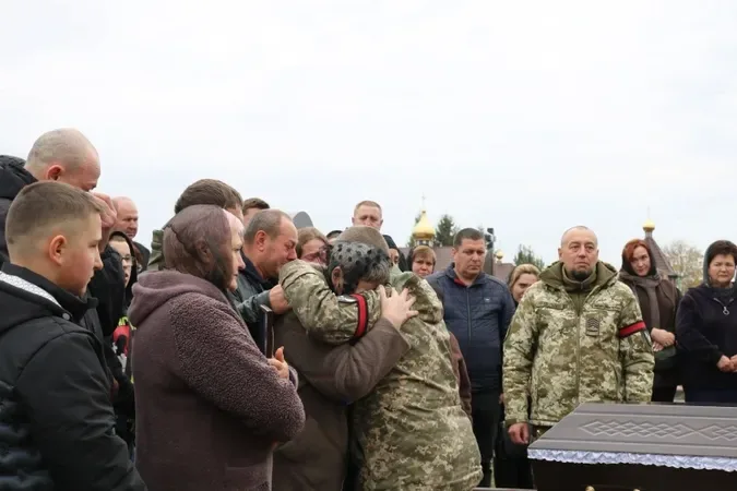 Помер через важку хворобу: на Волині попрощалися із Захисником Василем Муравчуком (фото)