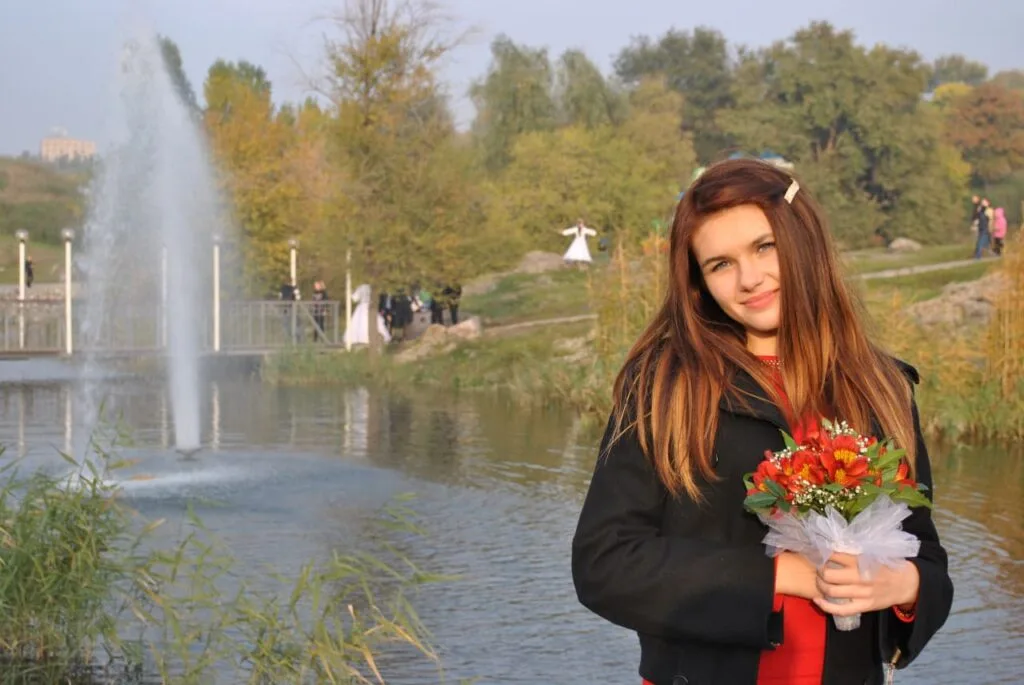 Євгенія Науменко народилася у Запоріжжі, а значну частину дитинства проводила у селі Розумівка Запорізького району.