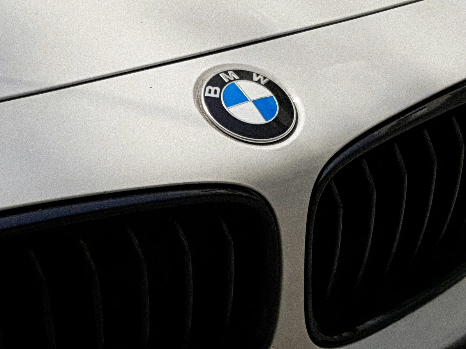 BMW планує звільнити 8 000 працівників, але виплати до 600 тисяч євро спричинили ажіотаж