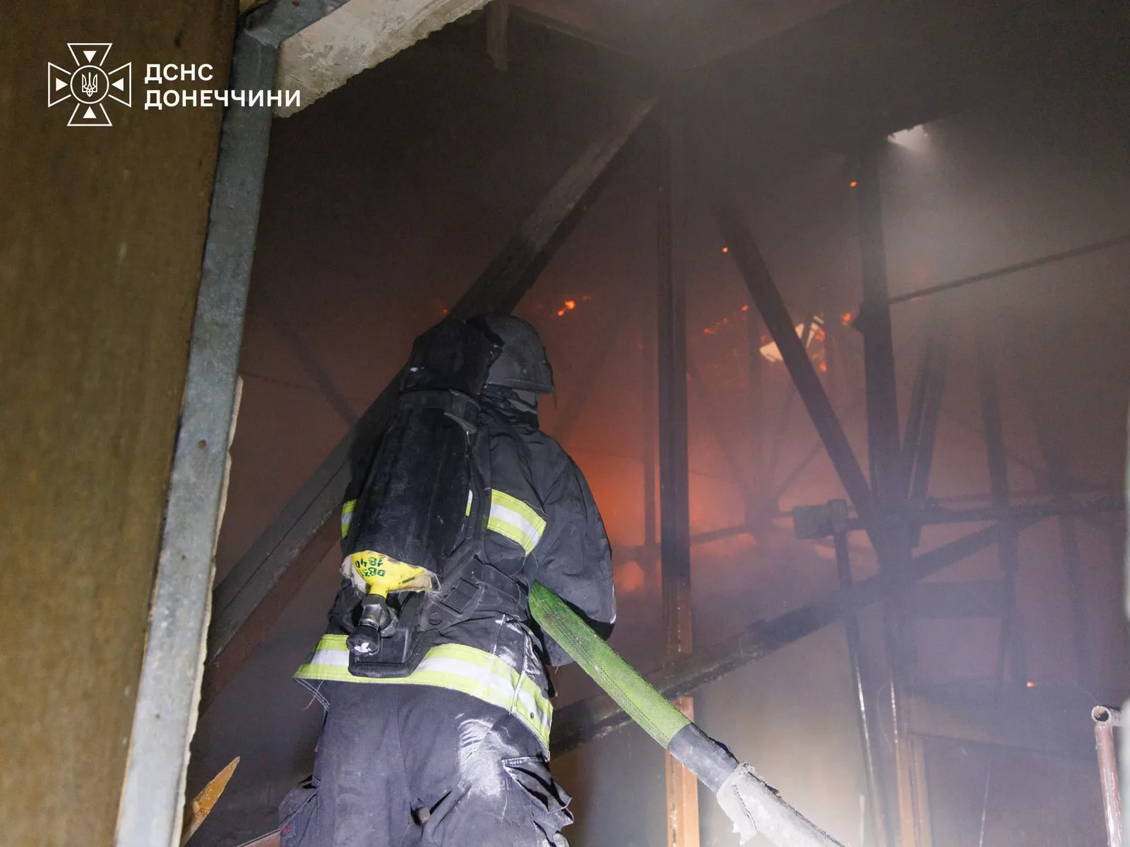 У Краматорську рятувальники ліквідували масштабну пожежу в будинку культури 15 жовтня