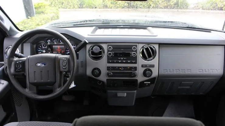 Автомобиль Ford F-250