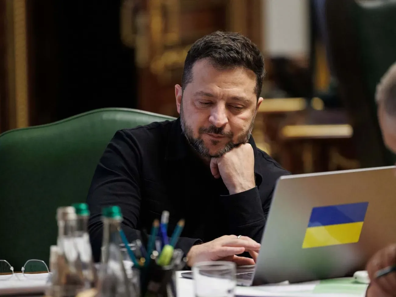 Трамп обрав Зеленського цапом-відбувайлом? Красномовна реакція президента України – на відео