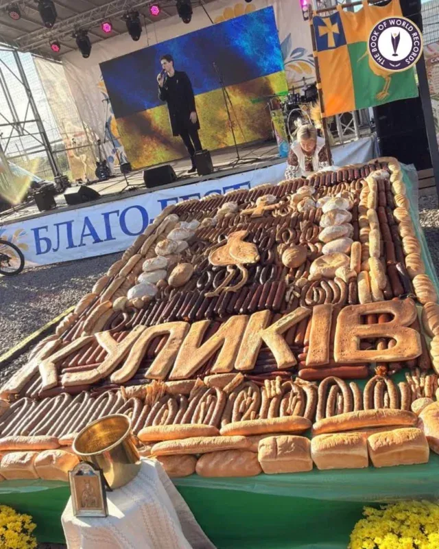 На Львівщині створили панно із хліба та ковбаси