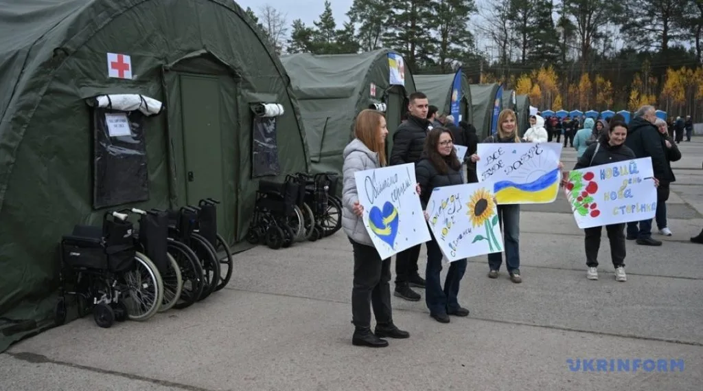 Врятовані жителі окупованих Олешків прибули в Україну Врятовані жителі окупованих Олешків прибули в Україну