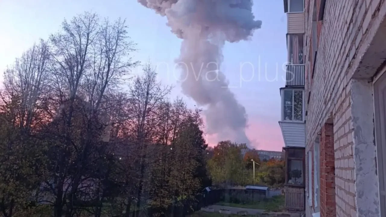 Виробляє боєприпаси для Шахедів: У Підмосков’ї пролунали вибухи на хімзаводі Вибухи у Краснозаводську 1 жовтня