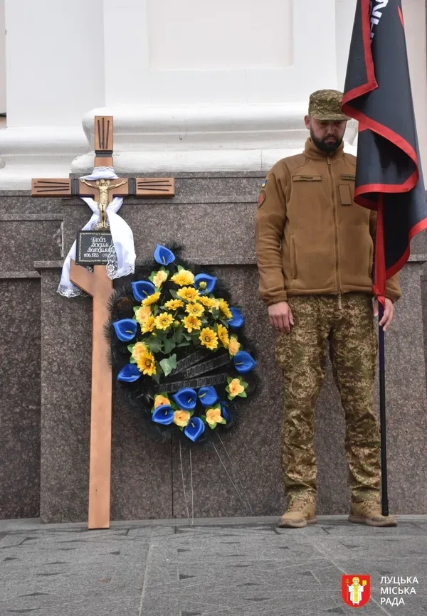 Луцька громада провела в останню дорогу захисників Вадима Глобу та Миколу Язиніна (фото)
