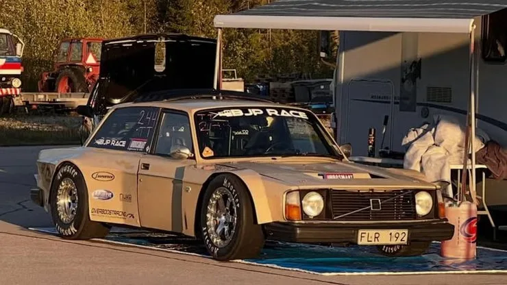 Автомобиль Volvo 240