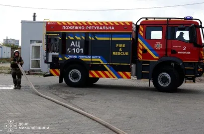 Пожежа на території вантажного термінала в Миколаєві після російської атаки