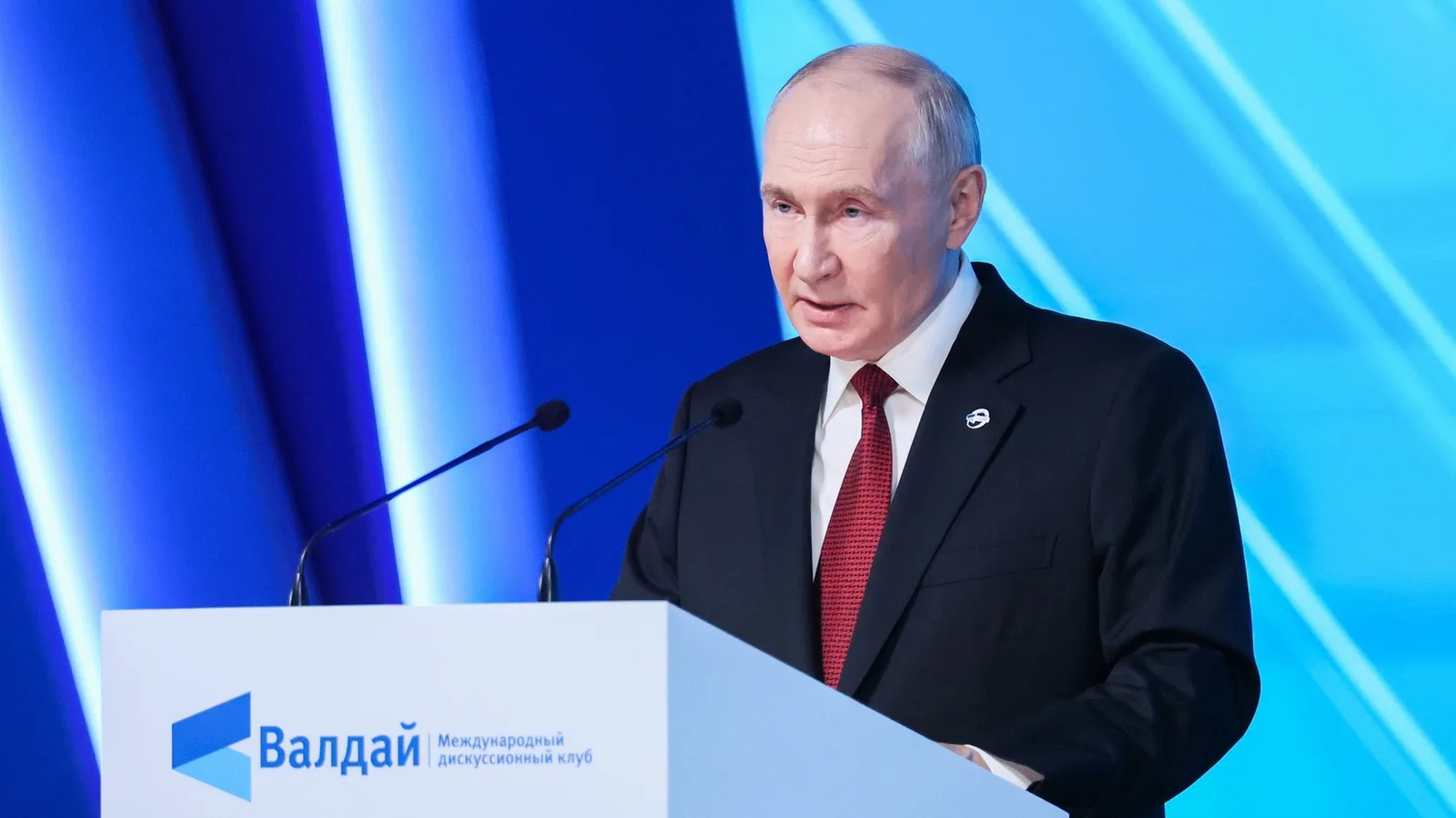 Путін назвав безглуздими пропозиції щодо взаємного з Україною припинення ударів