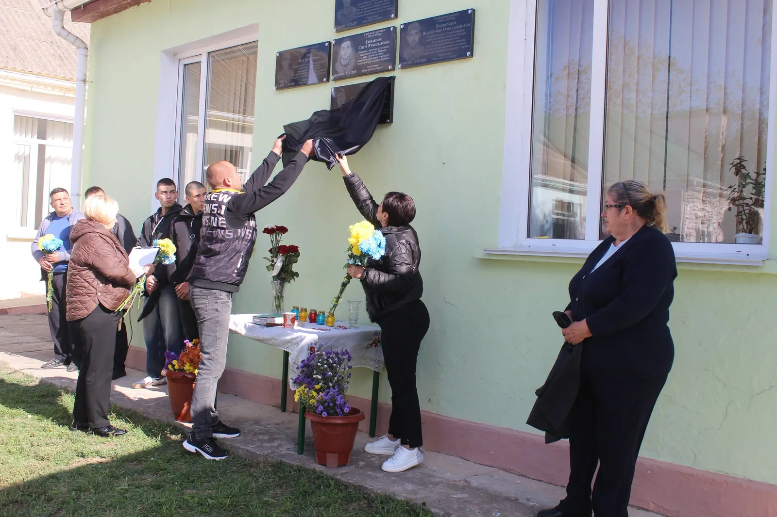 У гімназії Саф’янівської громади відкрили меморіальні дошки полеглим Захисникам України
