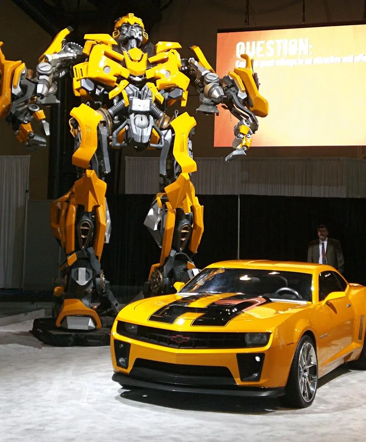 Бамблби и автомобиль Chevrolet Camaro