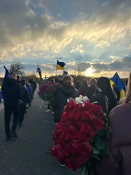 Помер від важкого поранення: на Волині попрощалися з Героєм Романом Лисюком (фото)