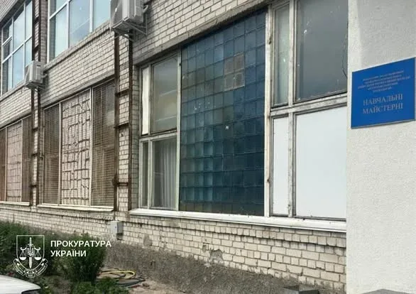 Прокуратура через суд повернула майстерню Київського професійного коледжу, де орендарі облаштували СТО